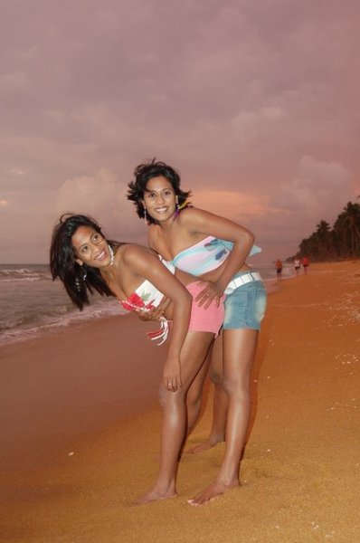 Sri Lankan Hot And Sexy Home Made Girls Pict